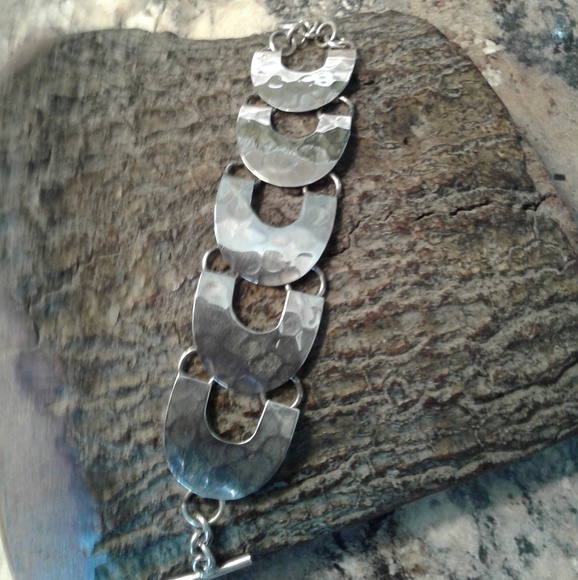 Sterling silver hammered bracelet - Picture 4 of 8